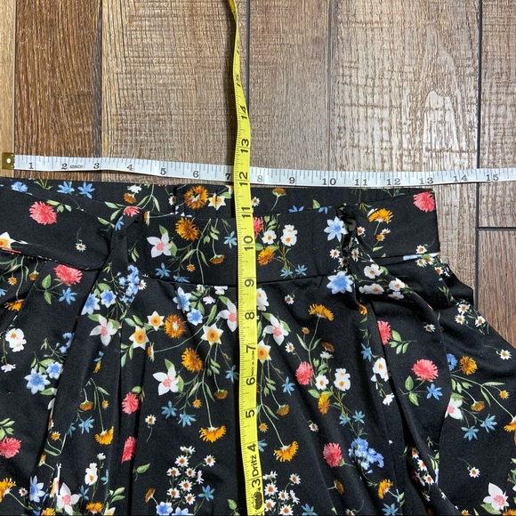 Soho Apparel Floral Stretch Belted Ankle Pants Size M - Picture 12 of 15